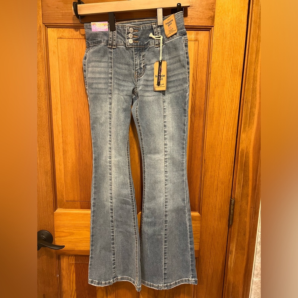 HIPPIE GIRL
Delta Seamed Front Detail Flare Jean size 10 girls- NWT